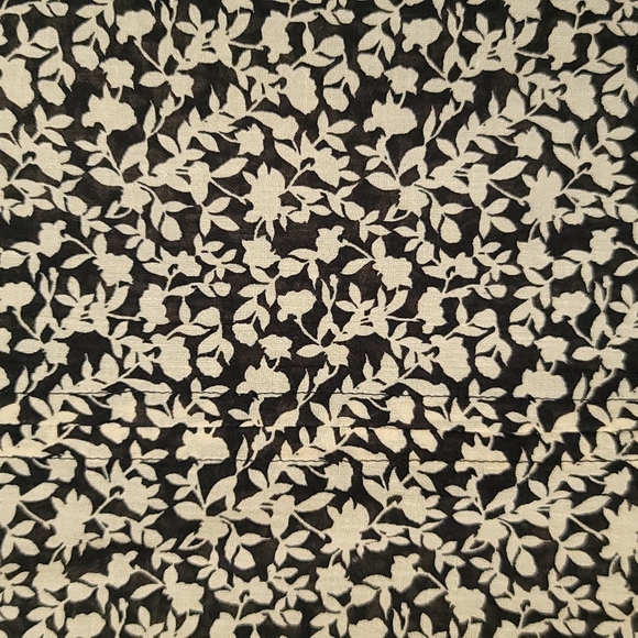 Banana Republic Factory flutter sleeve floral tie-neck blouse - Picture 11 of 16